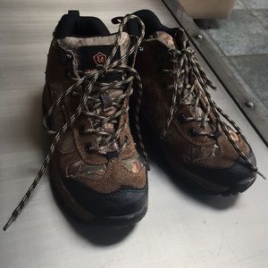 Boys size 3.5 Hiking Boots - Waterproof